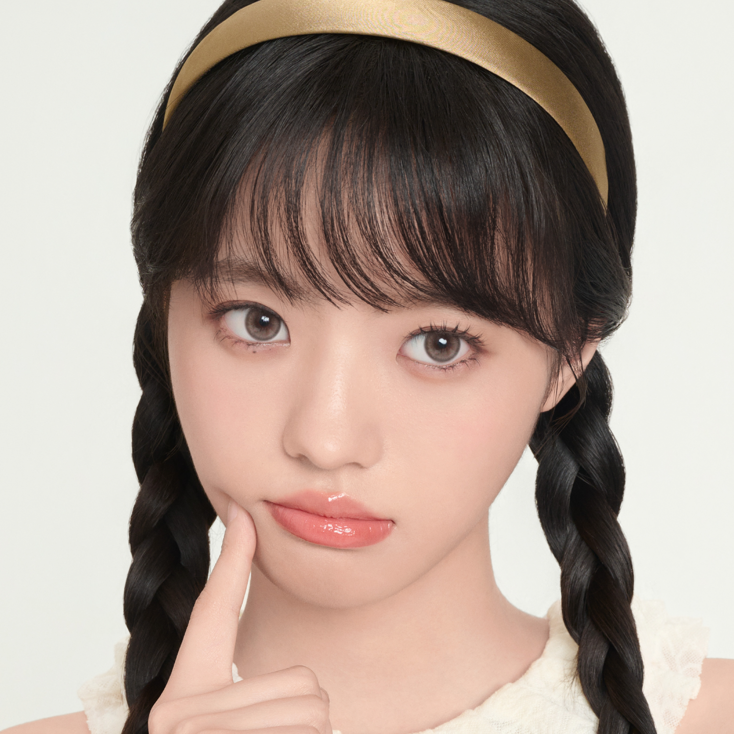 Soft Cookie brown color contacts